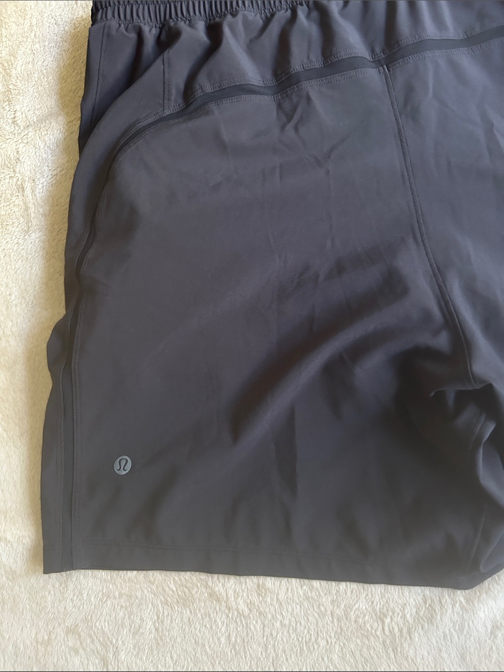 Lululemon Men's Black Athletic Shorts - Lightweight Performance - Picture 6 of 7
